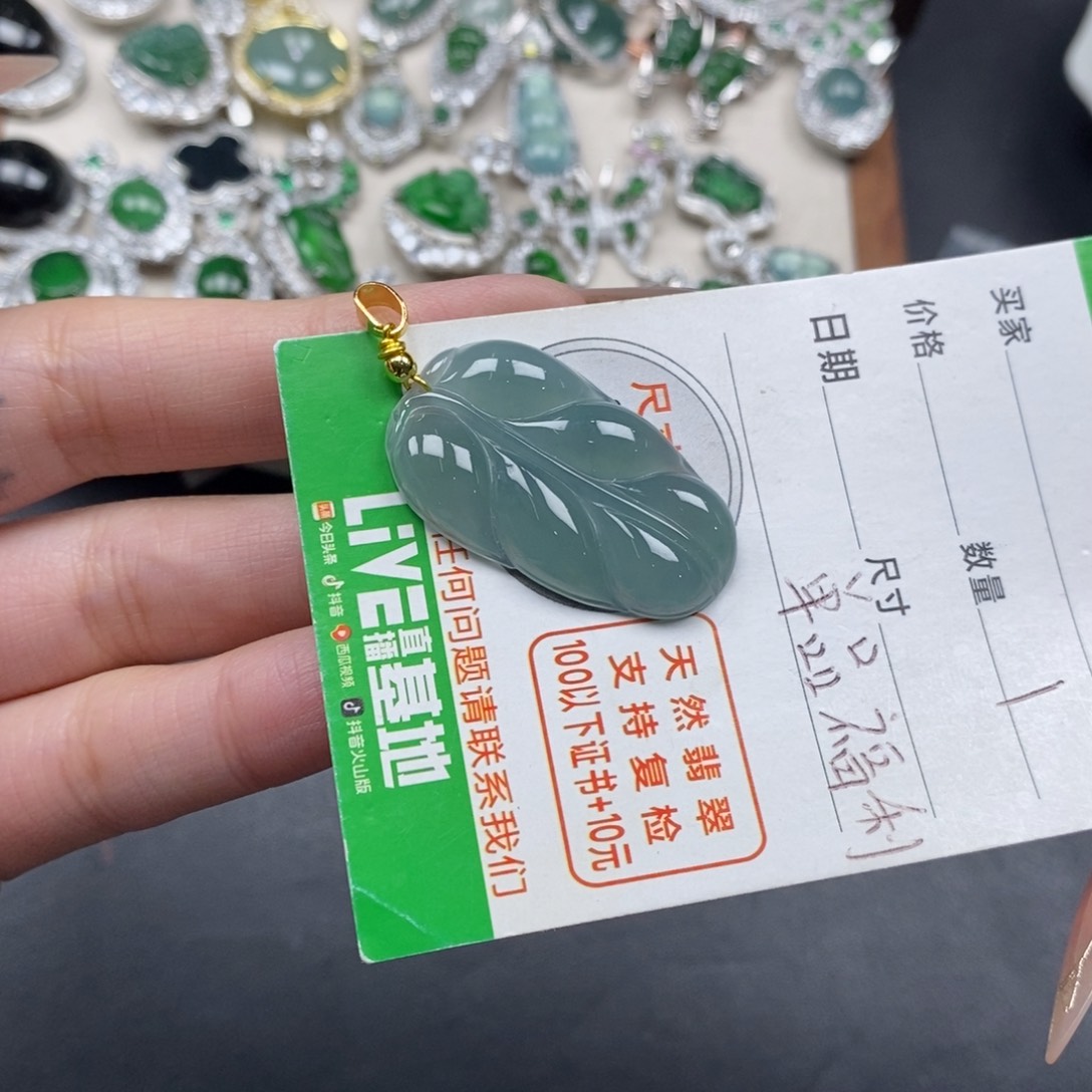 翡翠颈饰未镶嵌翡翠