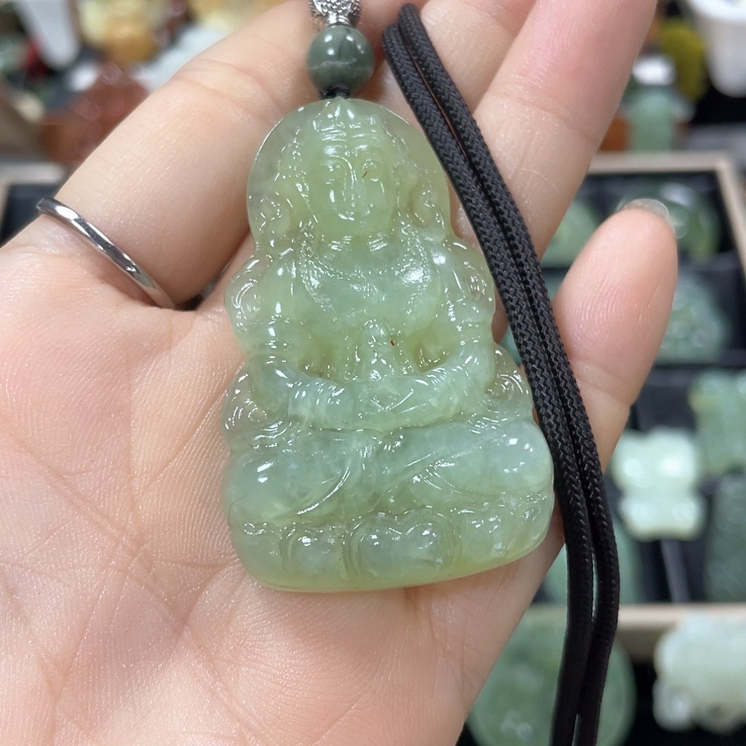 蛇纹石玉颈饰未镶嵌