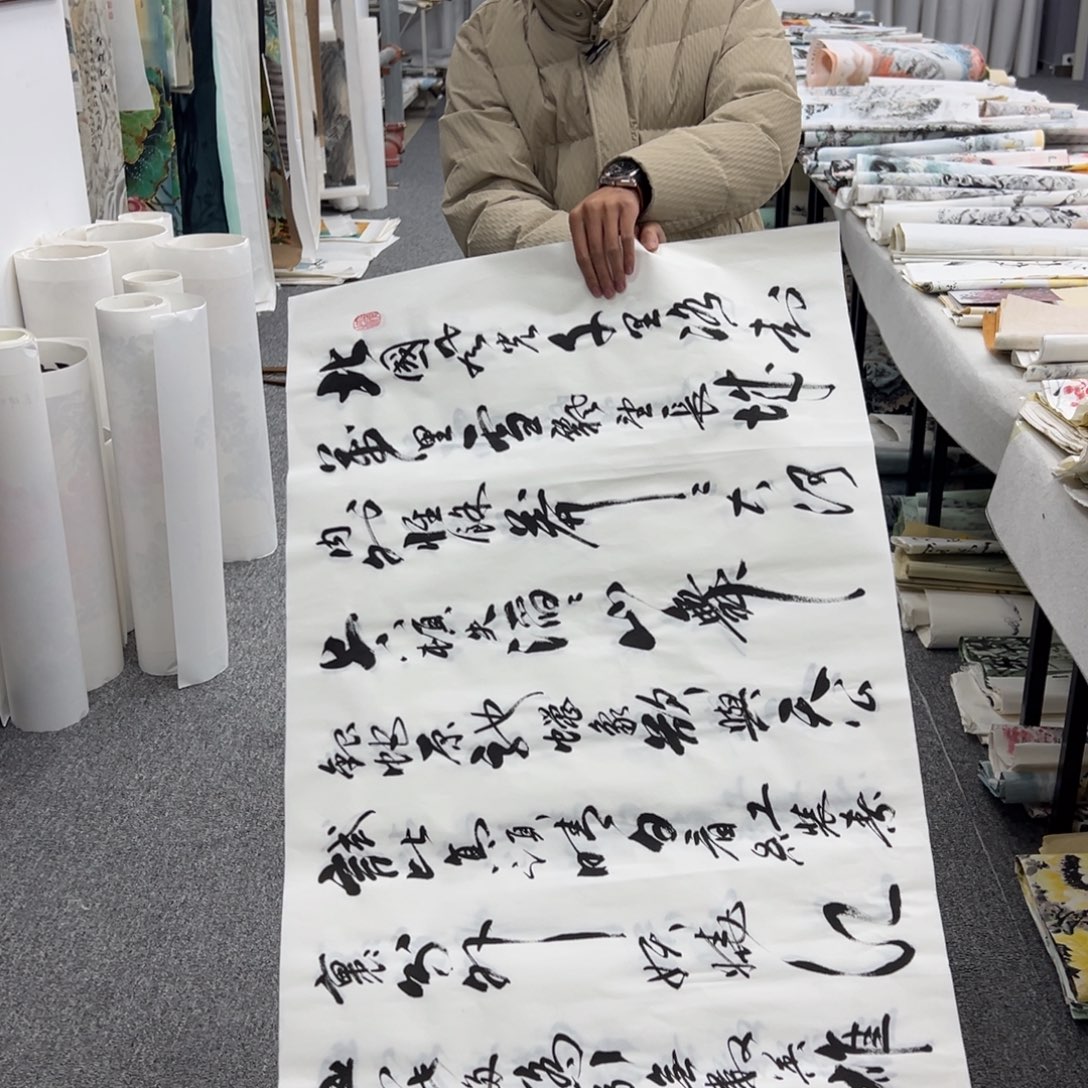 国画卖字画的小男孩