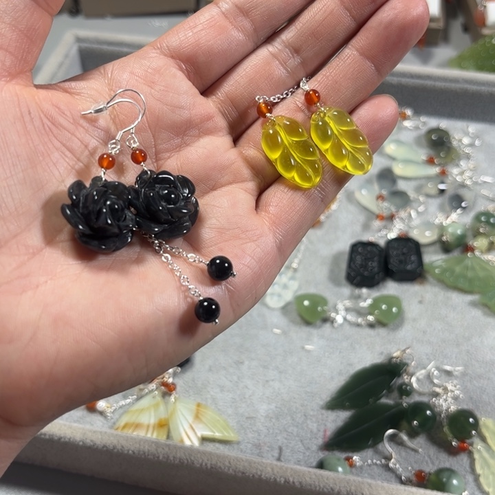 蛇纹石玉耳饰未镶嵌