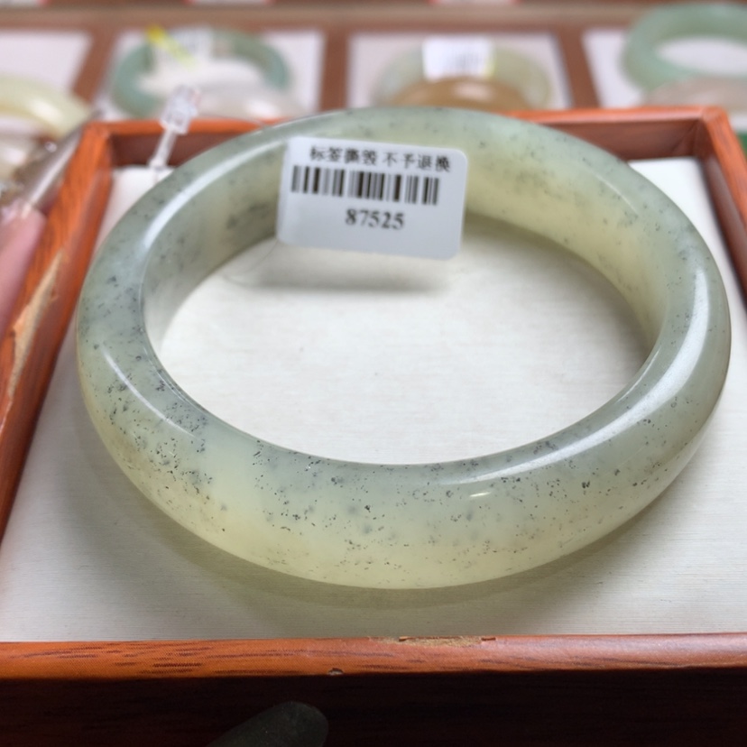 【闪购商品】和田玉手镯未镶嵌60