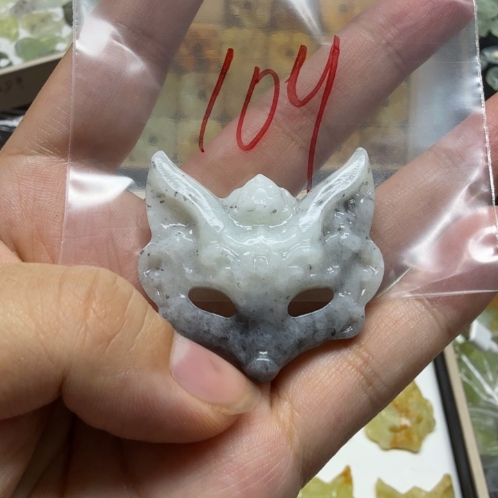 透闪石-蛇纹石玉吊坠未镶嵌