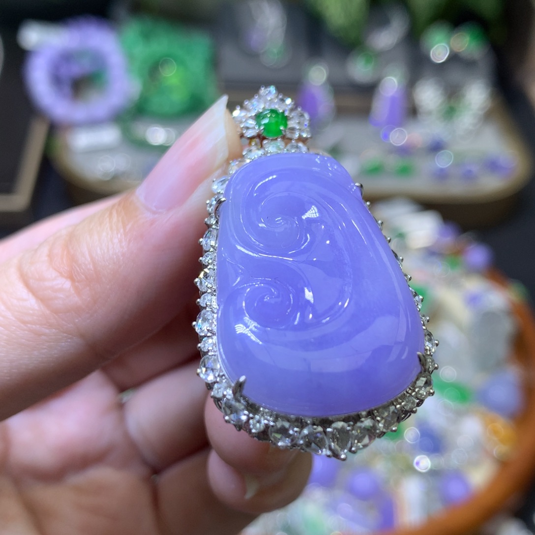 颈饰18K金镶嵌翡翠