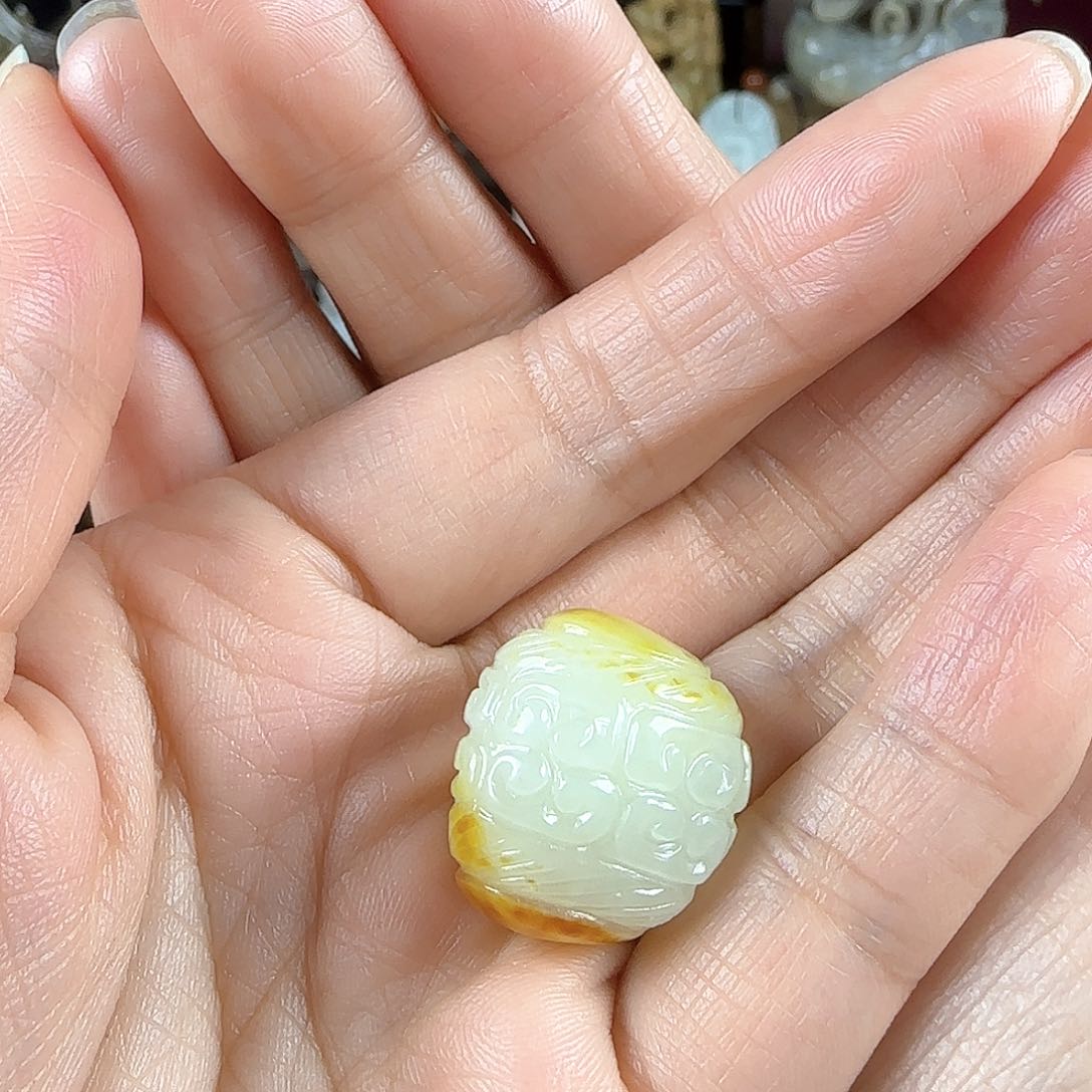 和田玉（糖玉）挂件未镶嵌风*?