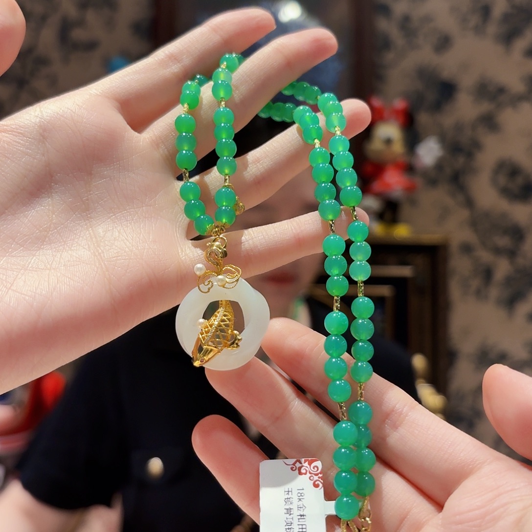 石英质玉未镶嵌颈饰