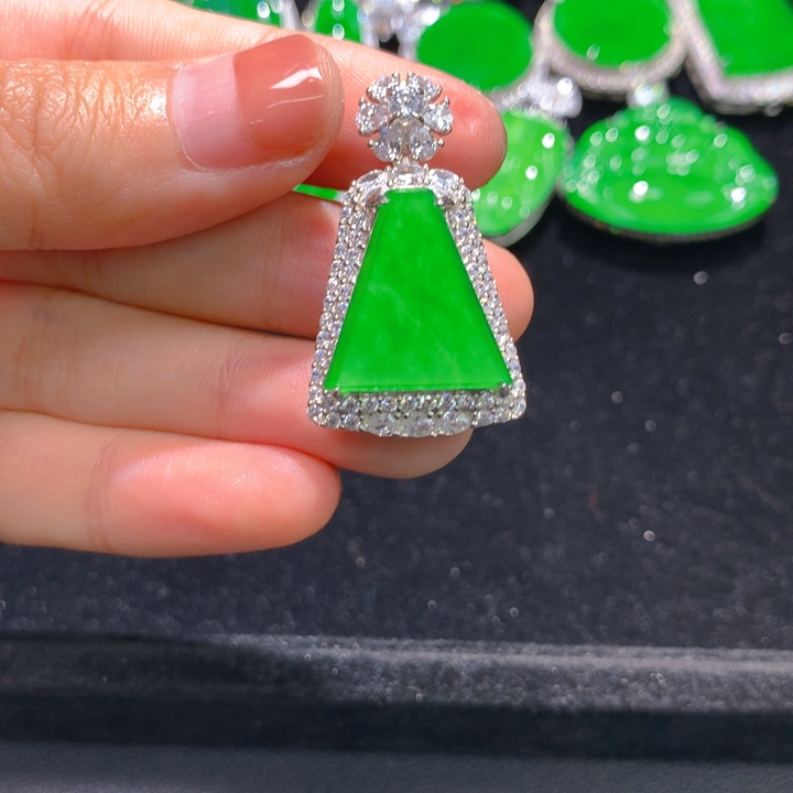 翡翠银S925镶嵌颈饰一个