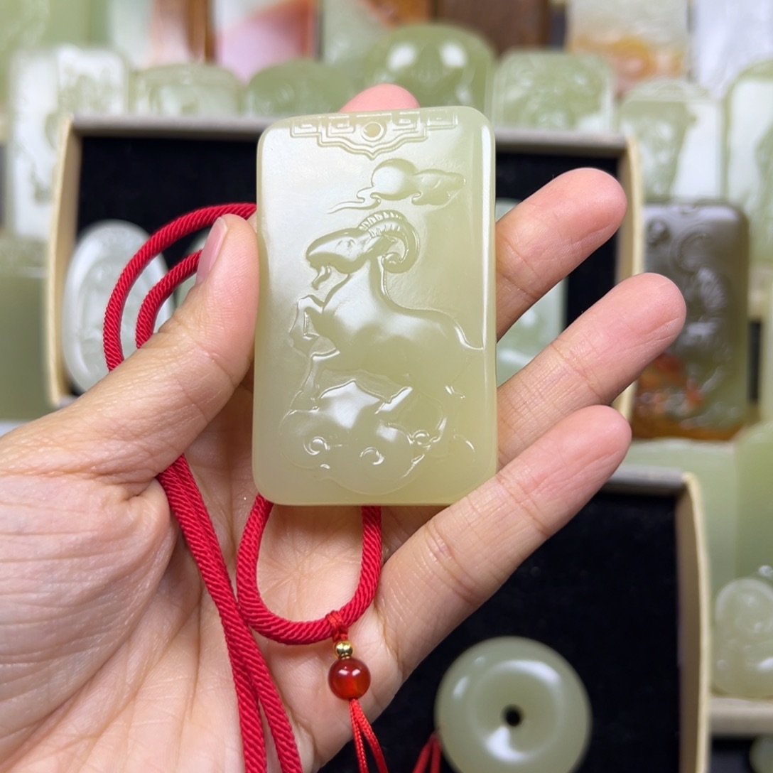 陈***机新疆戈壁昆仑山料彩石原石盆景石一物一拍