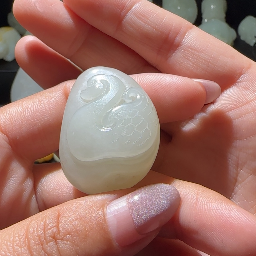 ****儿和田玉未镶嵌颈饰