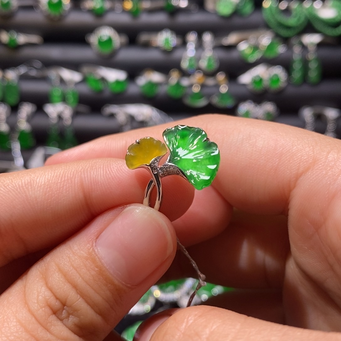 翡翠戒指18K金镶嵌天然翡翠