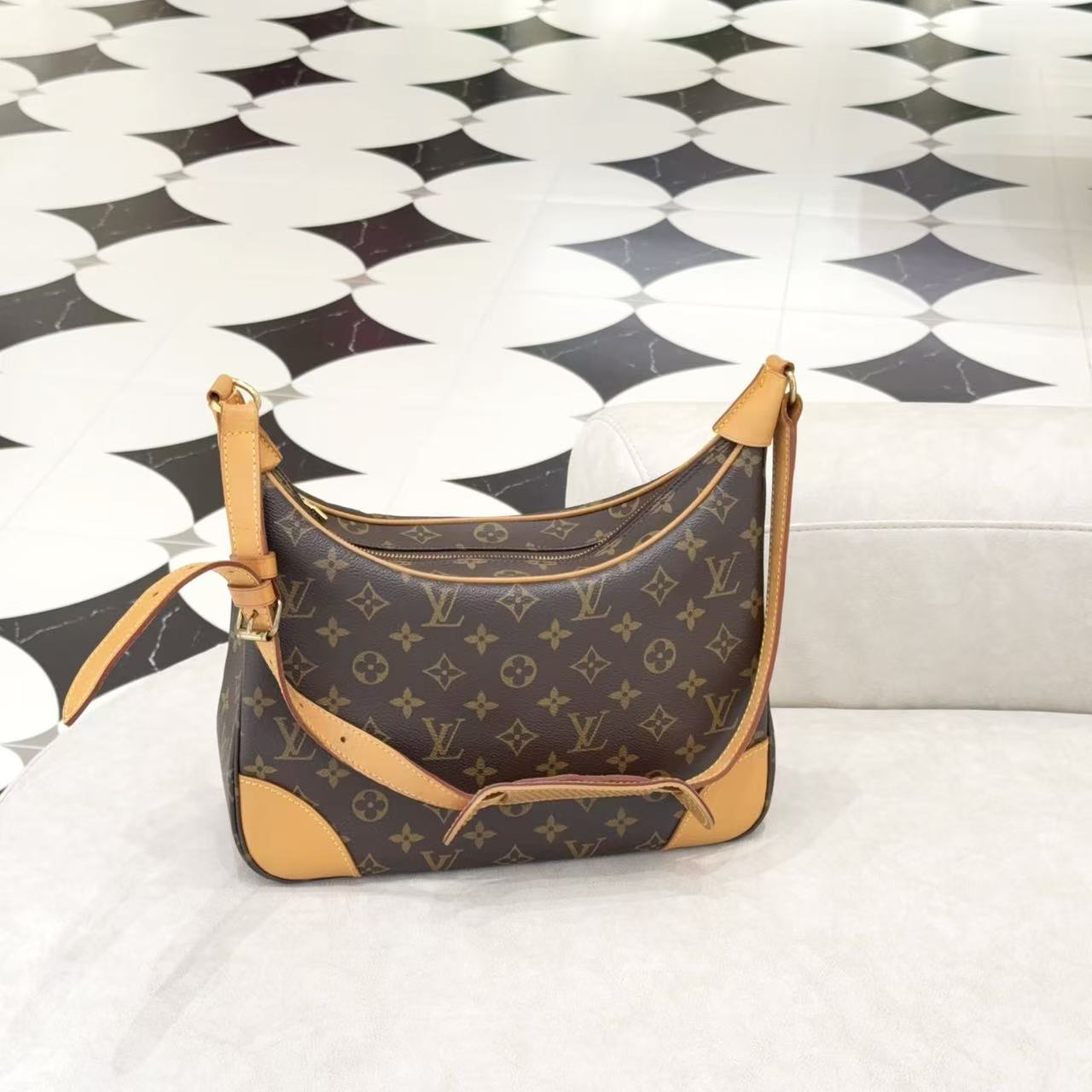 95新 LouisVuitton/路易威登 牛角包小号老花金扣单肩包/15425656