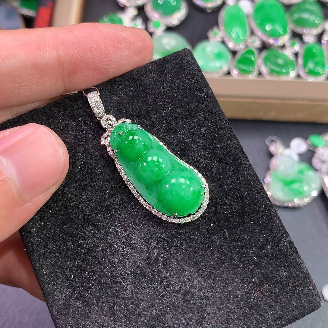 翡翠吊坠(赠链)18K金镶嵌