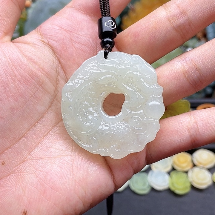 蛇纹石玉吊坠未镶嵌