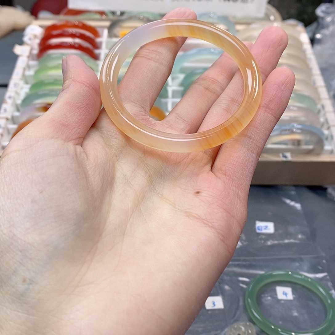 玛瑙/玉髓手镯未镶嵌?