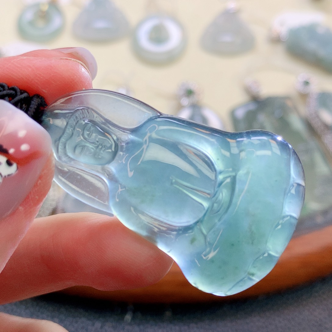 翡翠颈饰未镶嵌翡翠