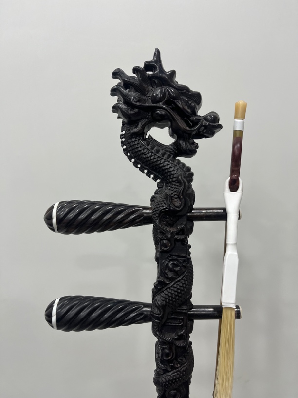 紫光檀龙头精品蟒皮