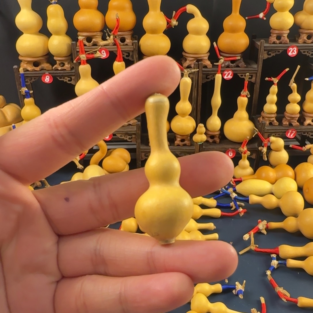 三七肚长直嘴小尺寸手把件