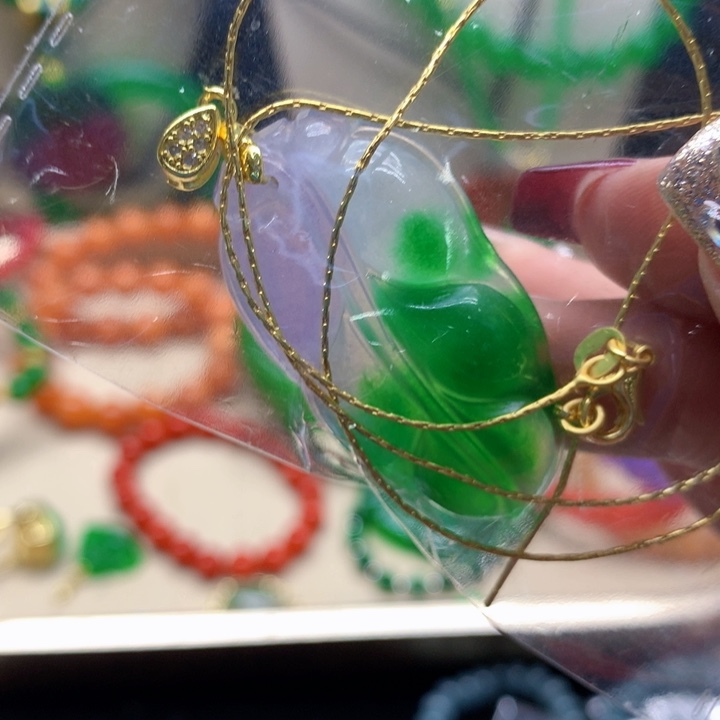 翡翠颈饰未镶嵌吊坠