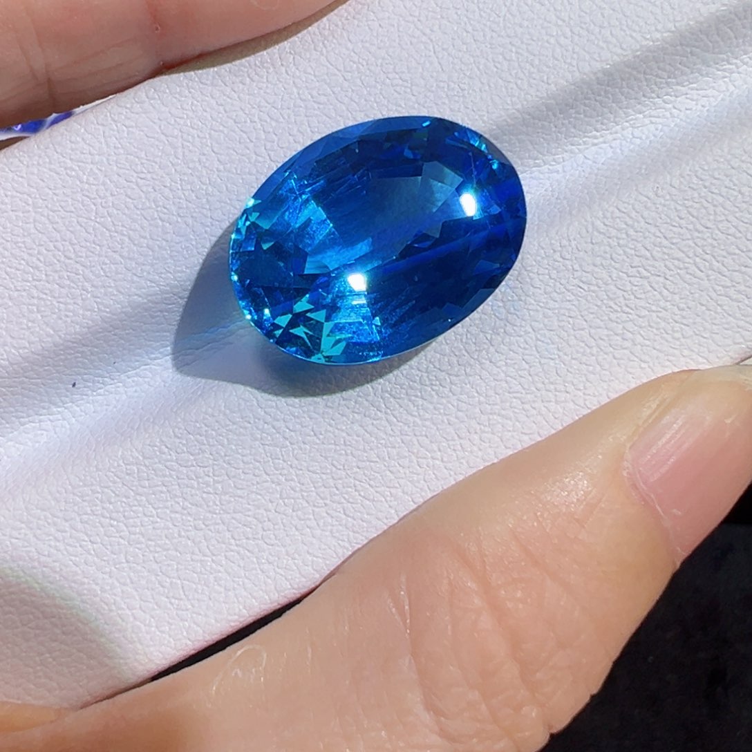 未镶嵌裸石托帕石22.8ct