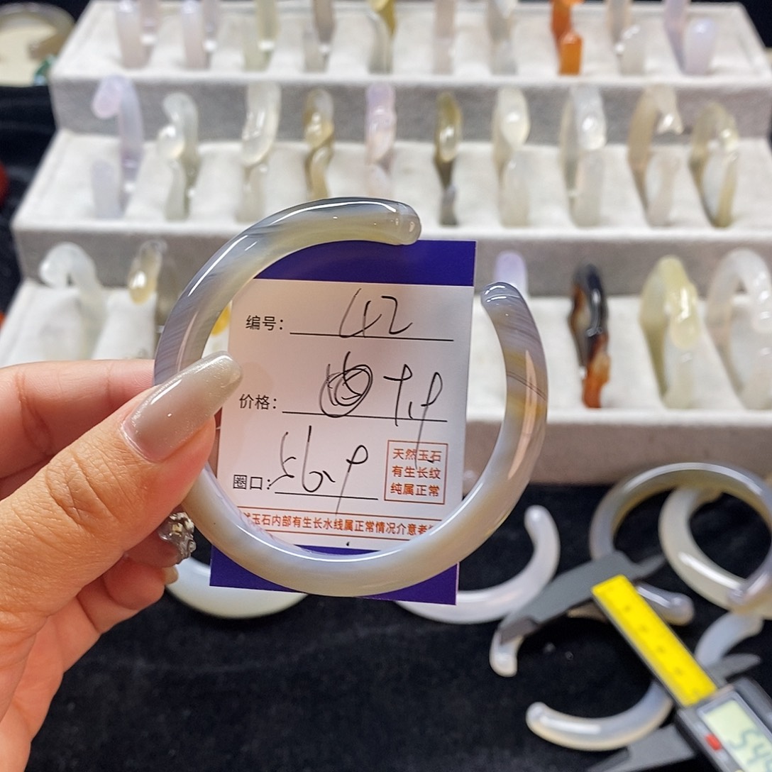 玛瑙/玉髓手镯未镶嵌42