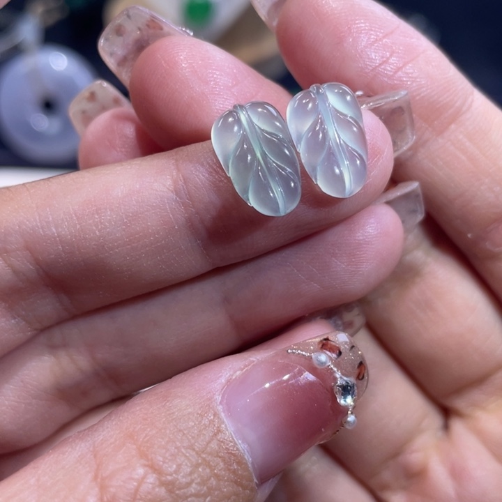 翡翠未镶嵌颈饰叶子