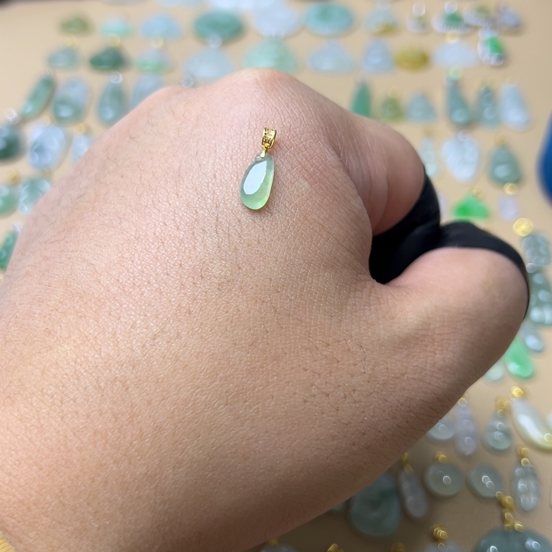 翡翠颈饰18K金镶嵌福瓜