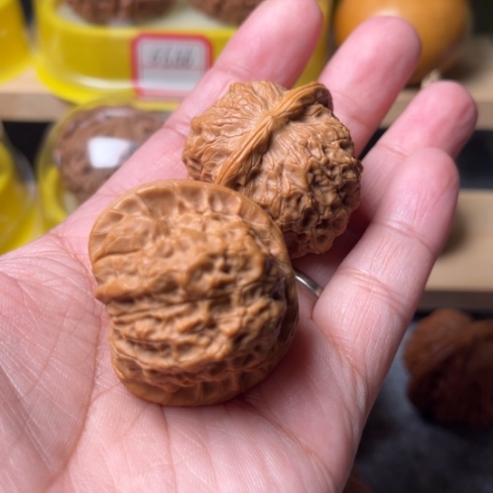 文玩核桃吊坠大*圆血麒麟38