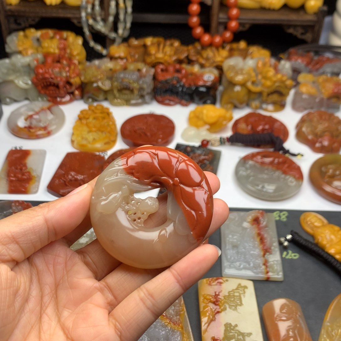 石英质玉（黄龙玉）挂件未镶嵌