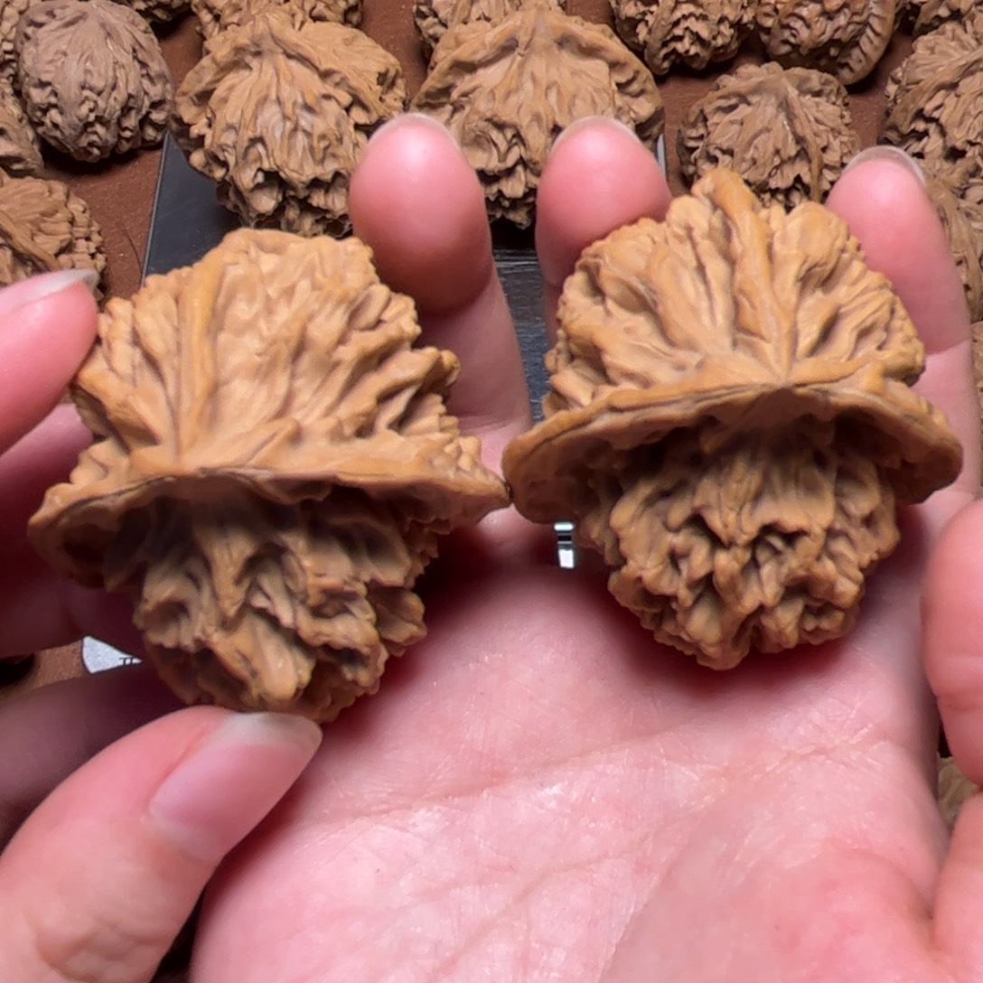 文玩核桃吊坠帝王龙纹三棱