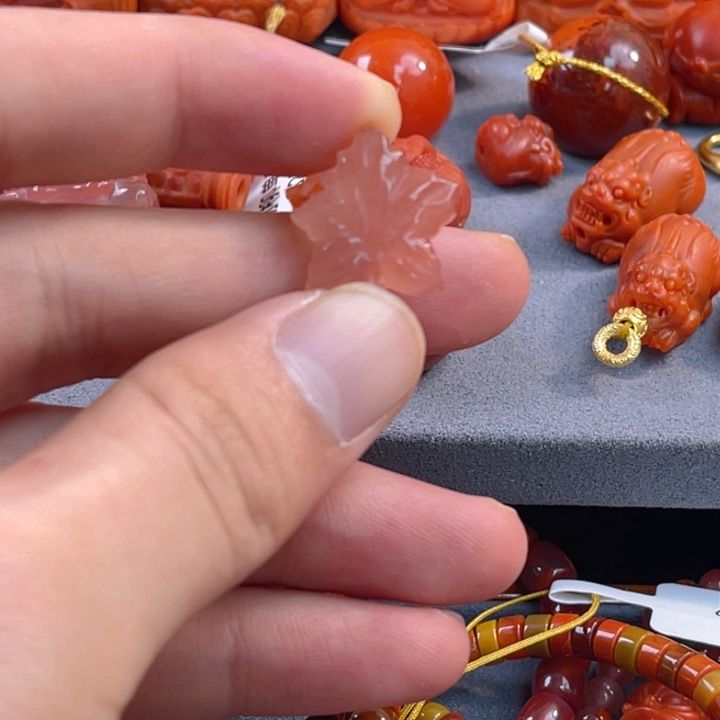 南红玛瑙多样性发一未镶嵌枫叶16.8x6.8mm