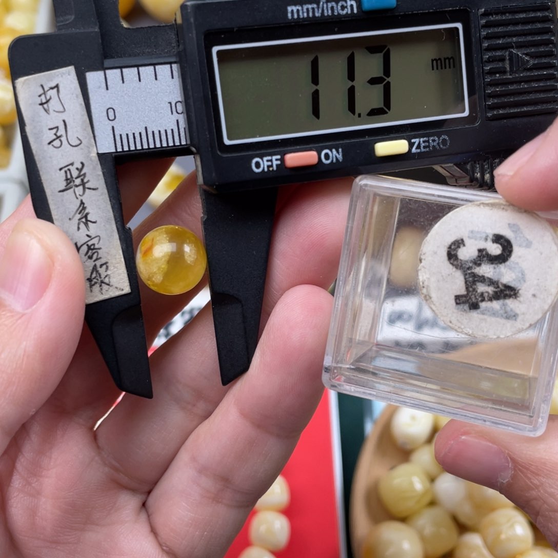 蜜蜡珠宝奇石未镶嵌