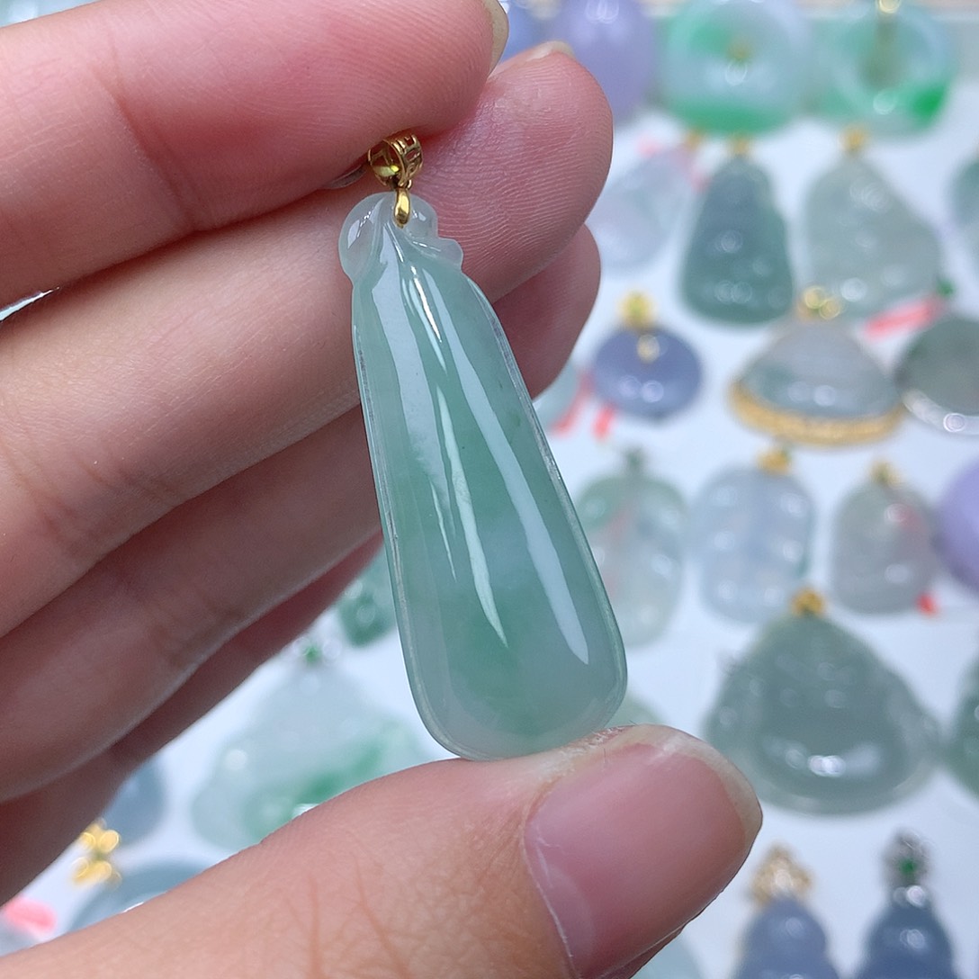 翡翠颈饰18K金镶嵌瓜