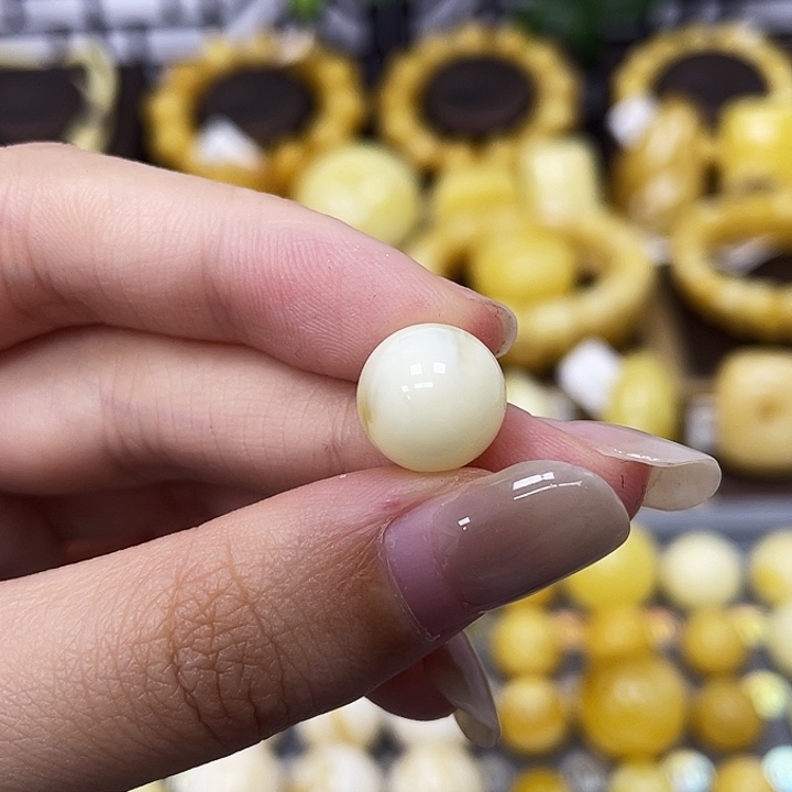 琥珀未镶嵌裸石11mm瑕 453