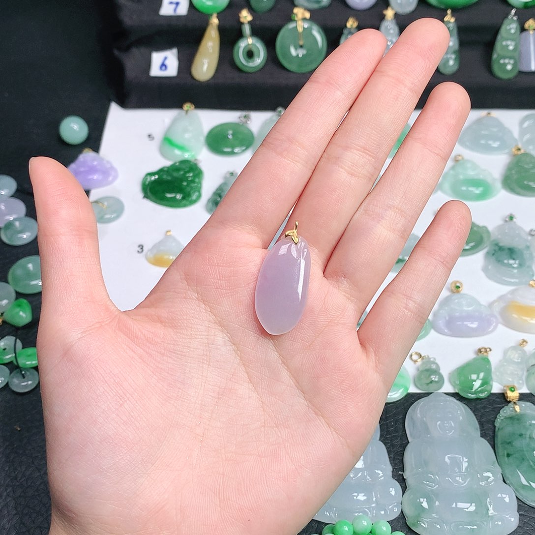 翡翠颈饰未镶嵌翡翠