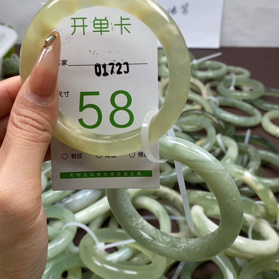蛇纹石玉手镯未镶嵌