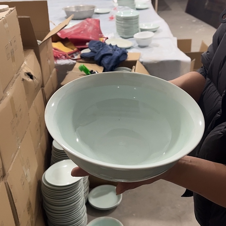 瓷片青瓷8英寸大汤碗一个微瑕包邮
