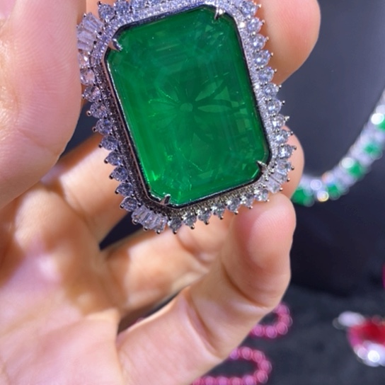 恵***未镶嵌红宝石戒指