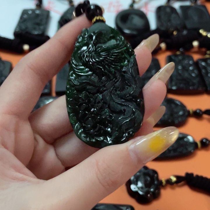 翡翠颈饰未镶嵌朝*