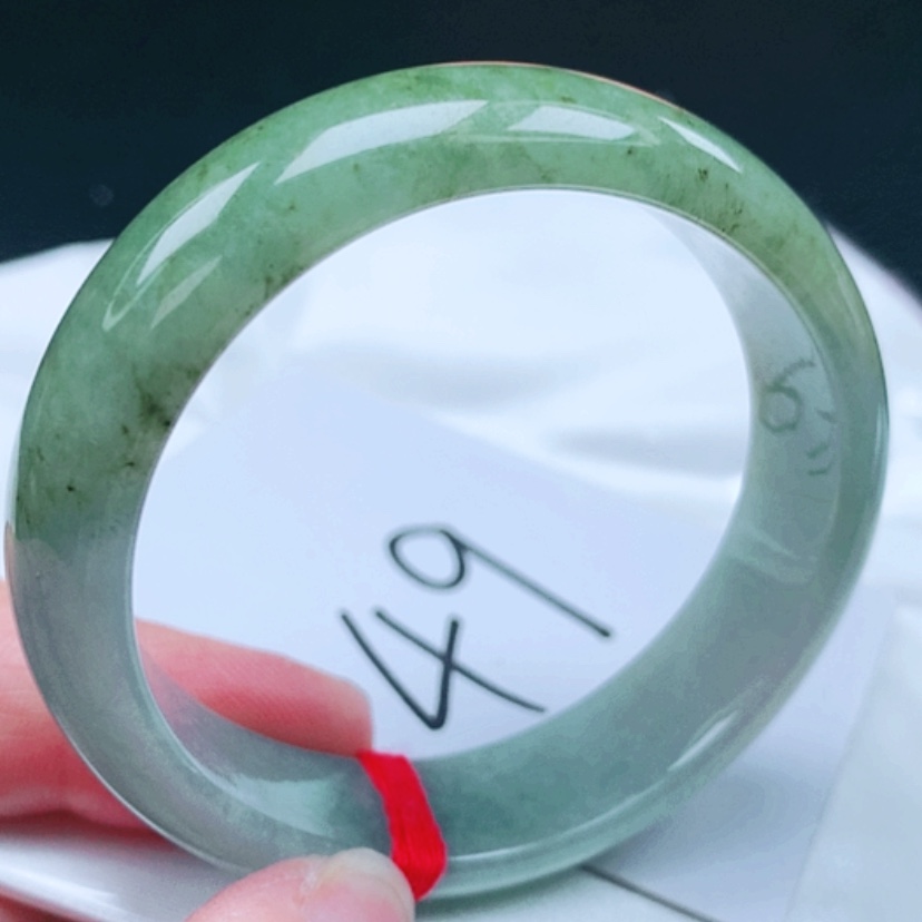 【闪购商品】翡翠手镯未镶嵌56贵妃镯