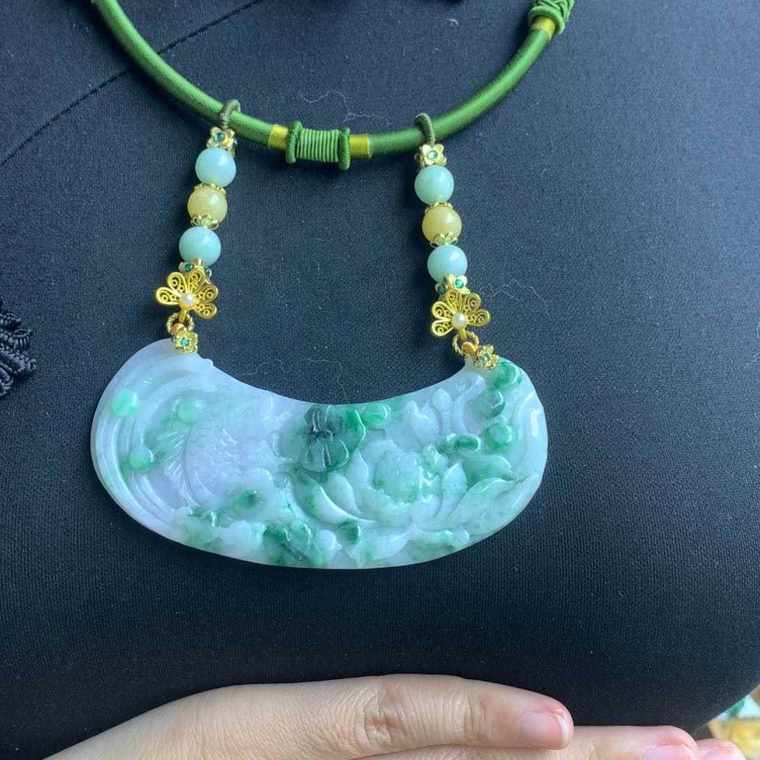 翡翠颈饰未镶嵌翡翠