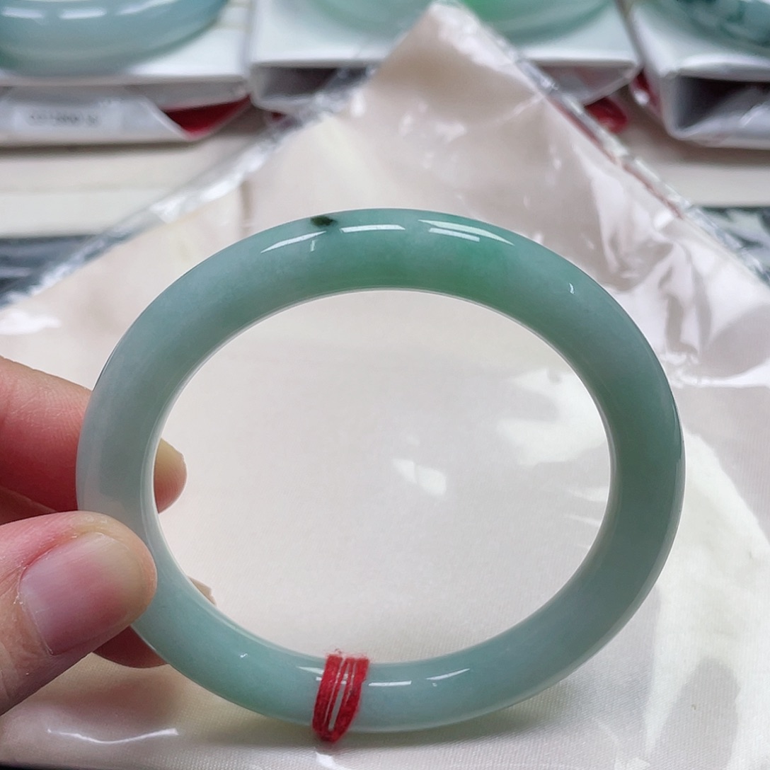 未镶嵌手镯（圆镯）翡翠