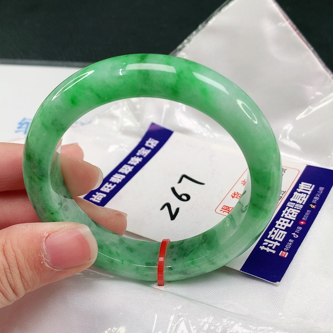 翡翠手镯未镶嵌翡翠