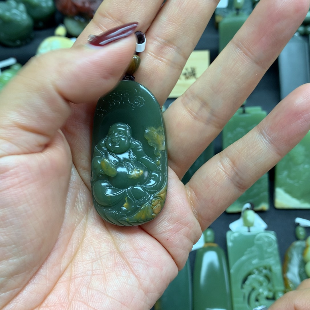 岫岩河磨玉（透闪石质玉）颈饰未镶嵌