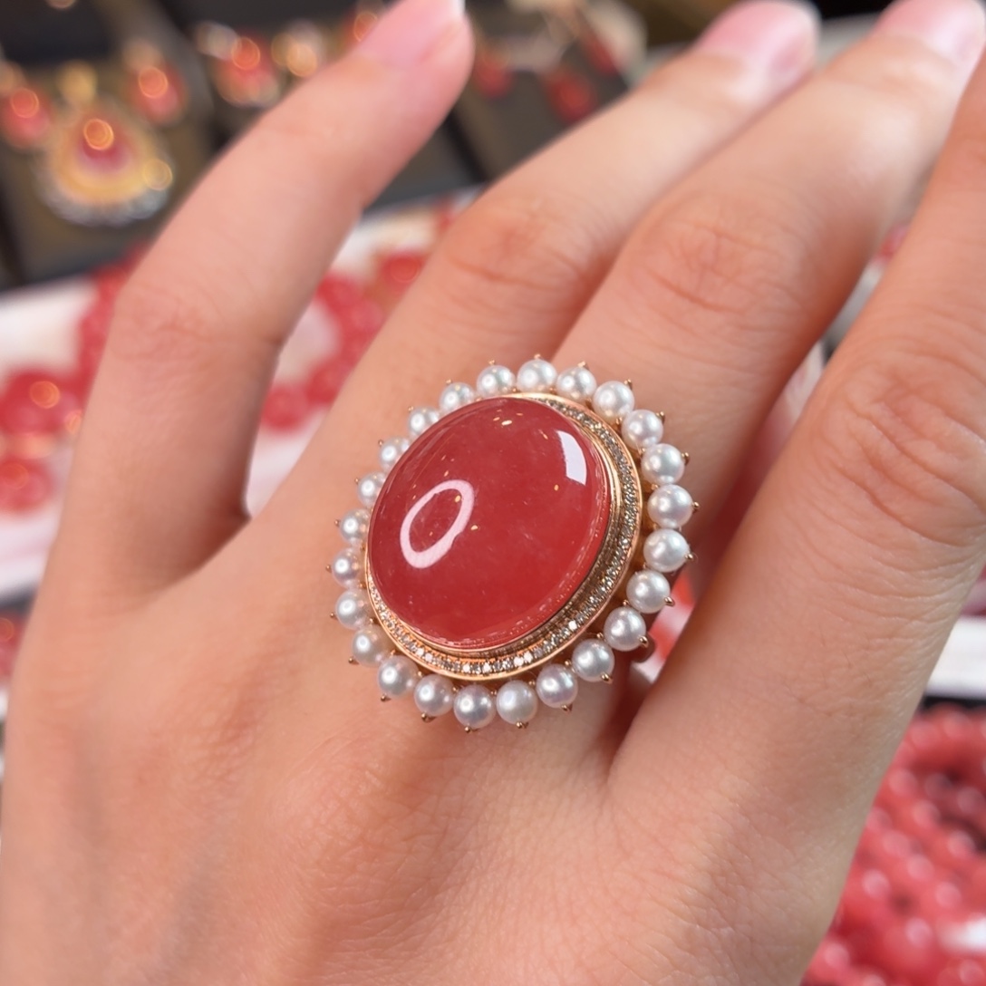 18K金镶嵌菱锰矿（红纹石）戒指