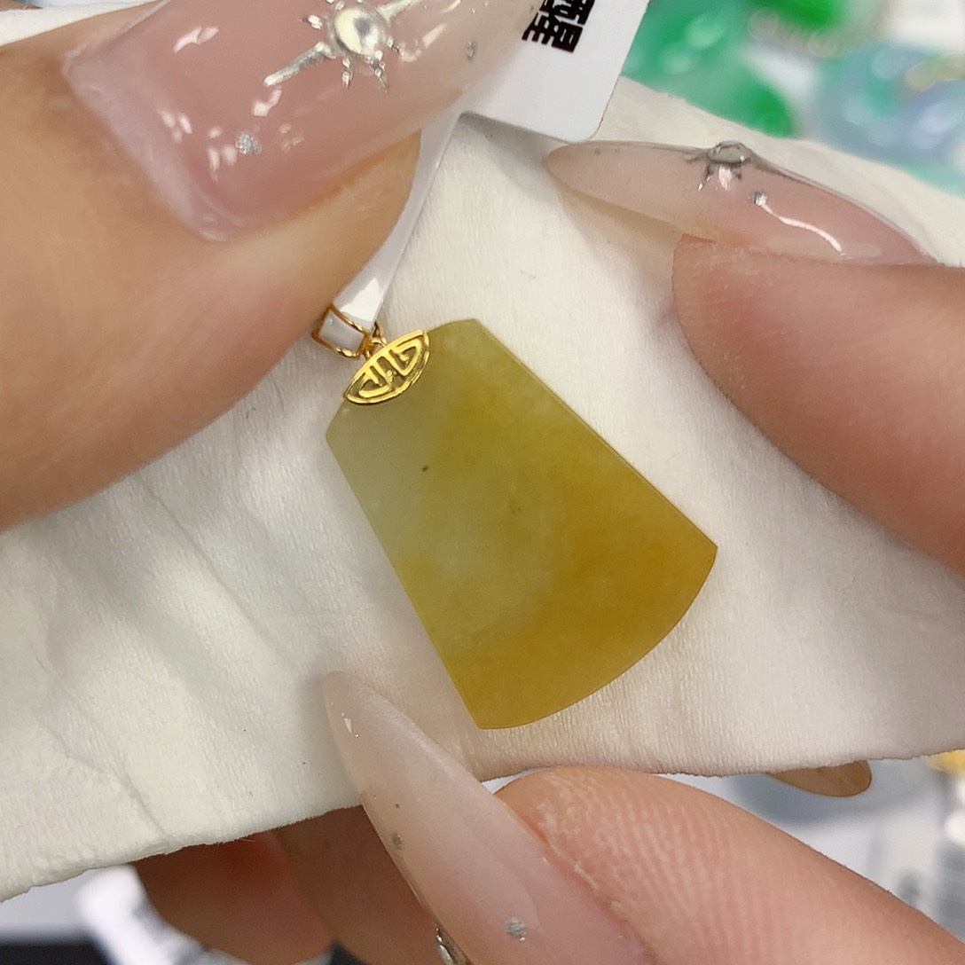 颈饰18K金镶嵌翡翠