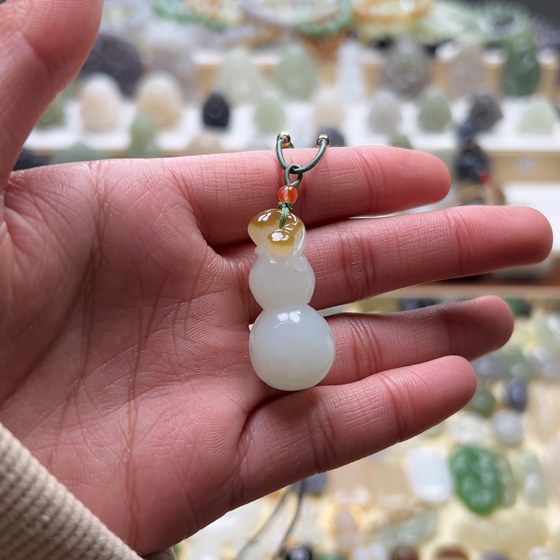 和田玉吊坠(赠链)未镶嵌