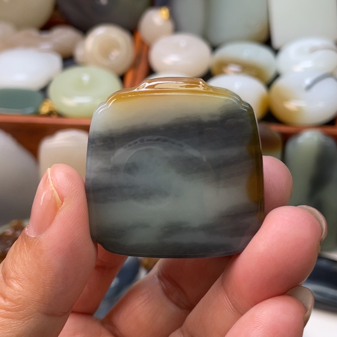 和田玉颈饰未镶嵌