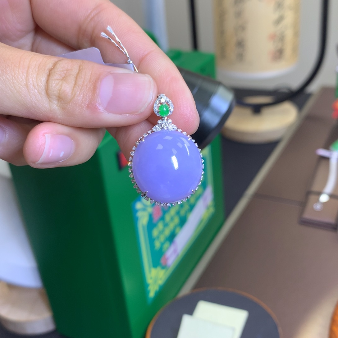 翡翠颈饰18K金镶嵌翡翠