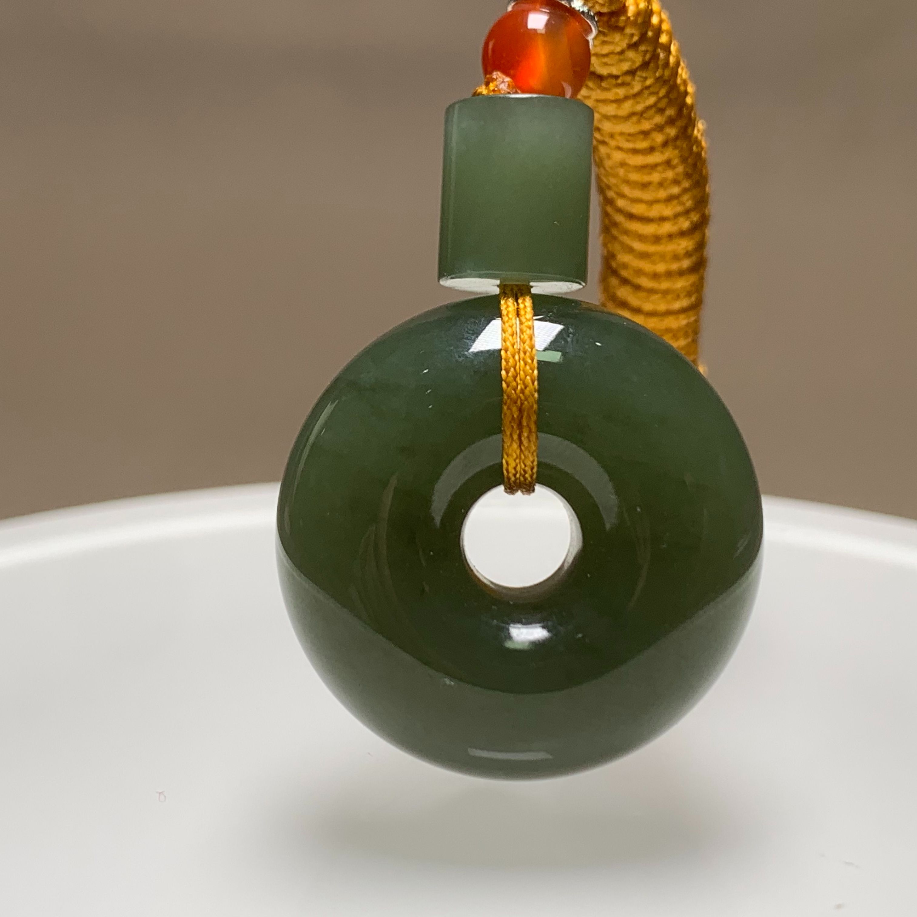 F676珠宝玉石精选和田玉吊坠