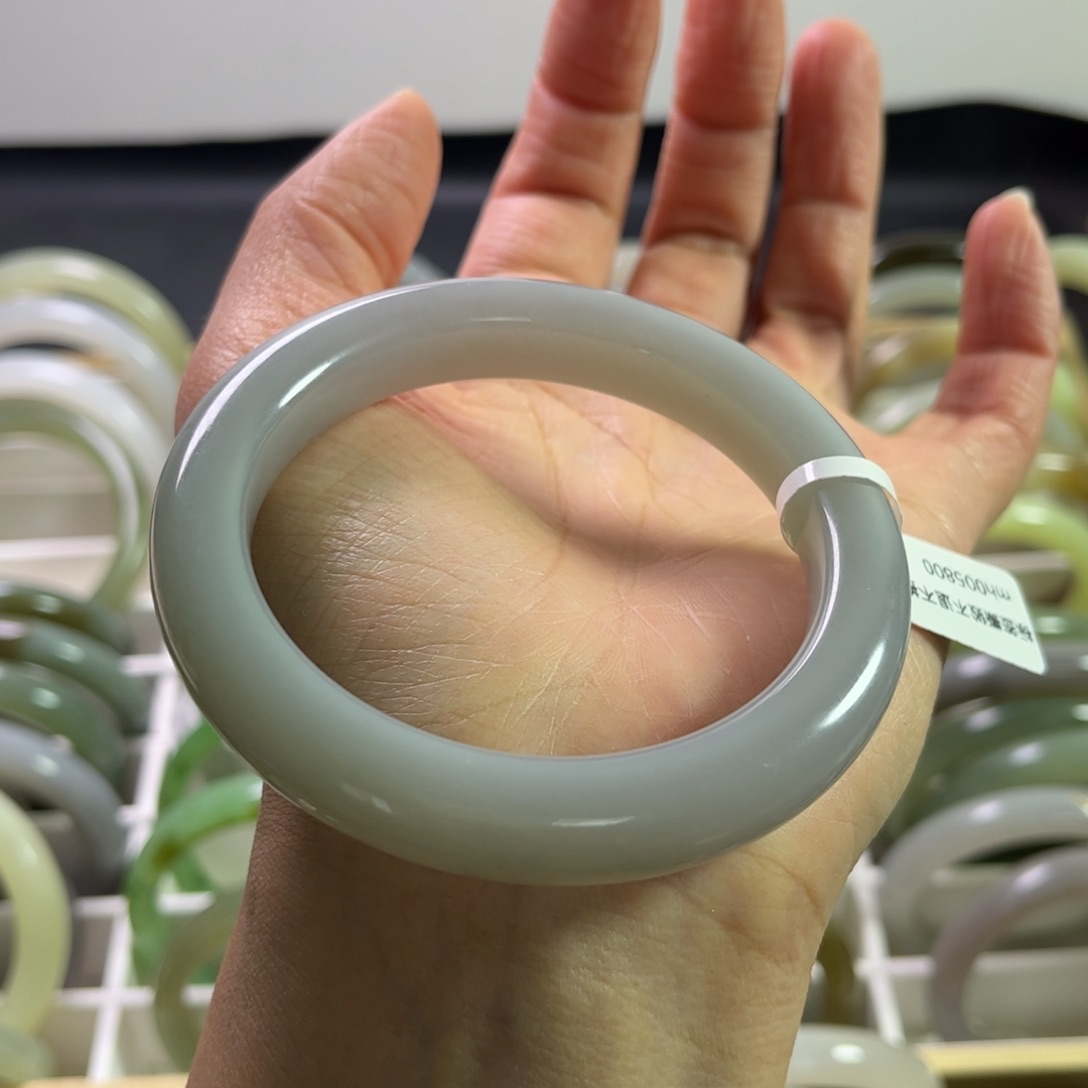 和田玉手镯58.8圈未镶嵌