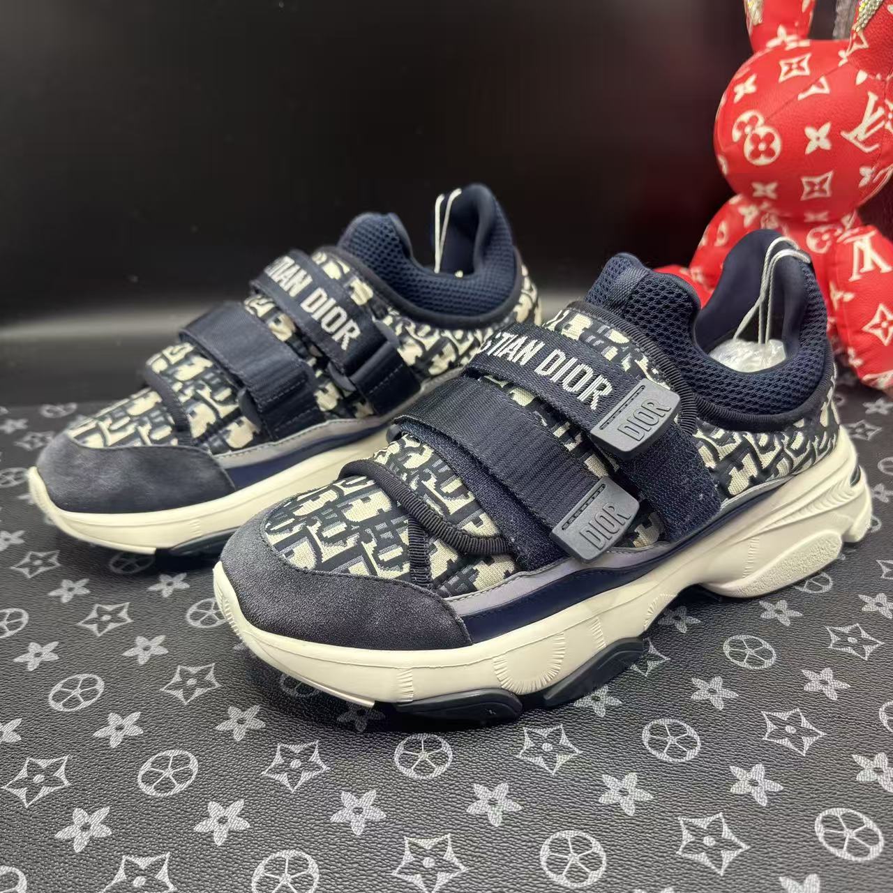 95新 DIOR/迪奥 男士蓝老花满印魔术贴厚底板鞋40欧码 kke734